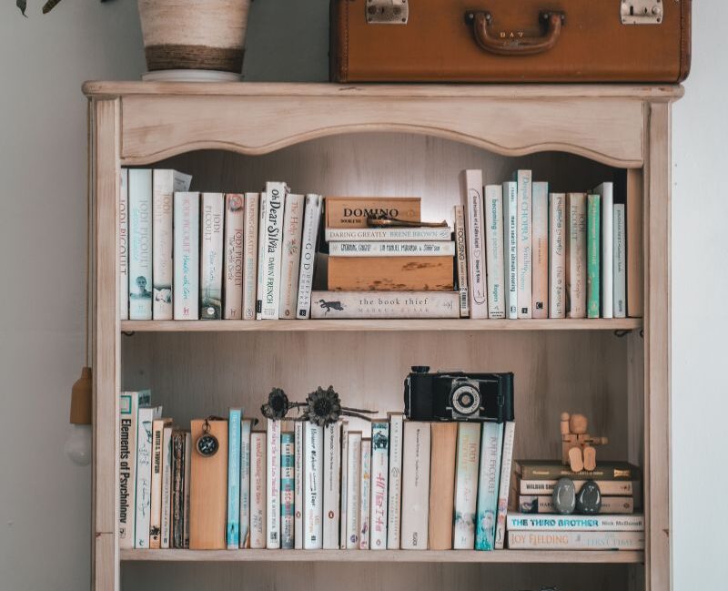 ab organized book shelf
